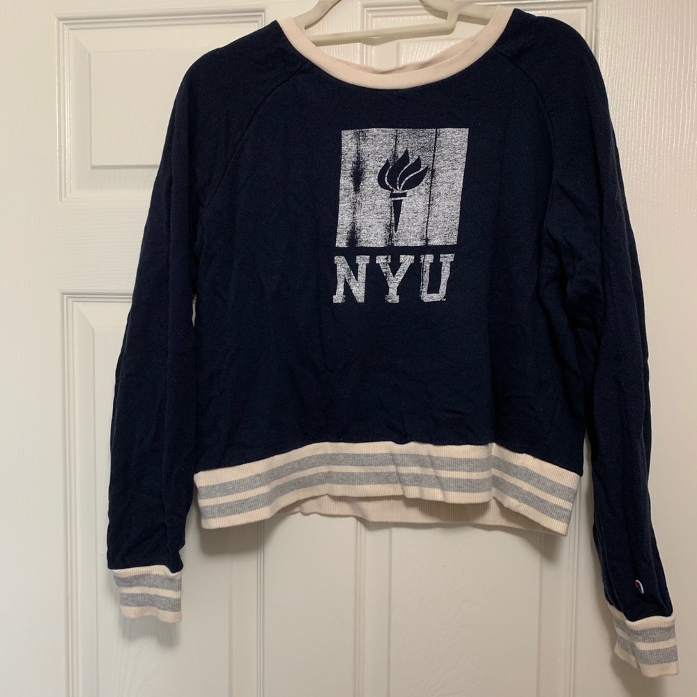 NYU women’s sweatshirt